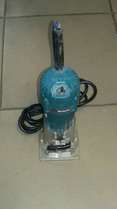 Лот: 11179954. Фото: 1. Кромочный фрезер Makita 3707 P... Электроинструмент