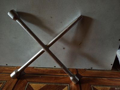 Лот: 17871984. Фото: 1. Ключ крест балонник 17,19,22. Ручные инструменты для автомобиля