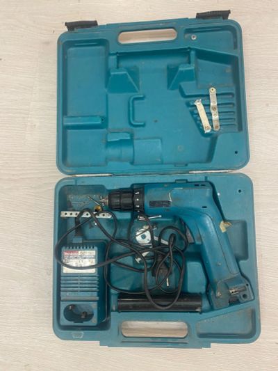 Лот: 21090975. Фото: 1. Шуруповерт Makita. Электроинструмент