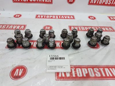 Лот: 20903493. Фото: 1. Гайка колесная Toyota (б/у). Другое (автозапчасти)