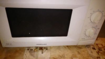 Лот: 4903715. Фото: 1. Микроволновка Samsung неисправная. Микроволновки, мини-печи
