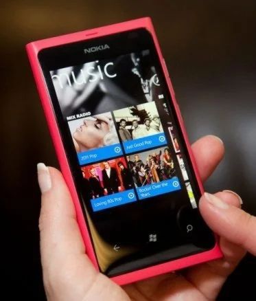 Лот: 3056081. Фото: 1. Nokia Lumia 800 ИДЕАЛЬНОЕ СОСТОЯНИЕ. Смартфоны