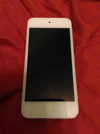 Лот: 8337737. Фото: 1. Продам iPod 5 32g, silver, хорошее... Плееры