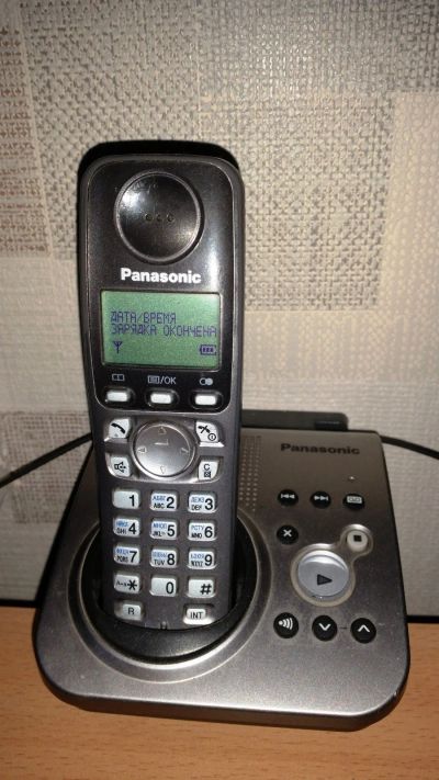 Лот: 12846514. Фото: 1. Телефон (база и трубка). DECT и радиотелефоны