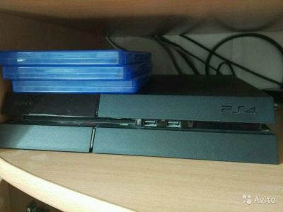 Лот: 8224346. Фото: 1. Playstation 4 + 3 диска. Игровые приставки, консоли