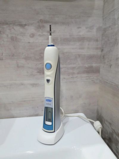 Лот: 10032630. Фото: 1. Электрическая зубная щетка Oral-B... Уход за полостью рта