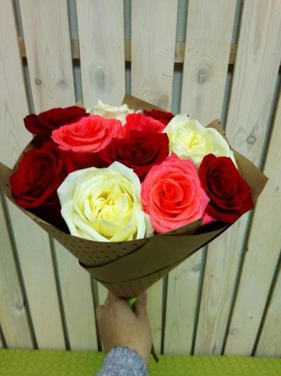 Лот: 10625410. Фото: 1. Букет 11 роз от мастерской цветов... Свежие цветы