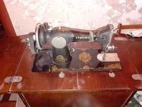 Лот: 6569799. Фото: 1. швейная машина со столом. Швейная, вязальная