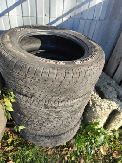 Лот: 20943701. Фото: 1. Maxxis 235/65/17 - 4шт. Шины