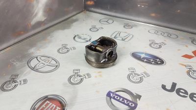 Лот: 23590692. Фото: 1. Поршень BMW X5 M54B30 11257506222. Двигатель и элементы двигателя