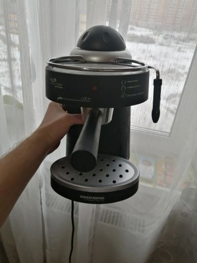 Лот: 16850811. Фото: 1. Кофеварка рожковая redmond. Чайники, кофемашины, кулеры