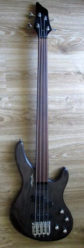 Лот: 3119397. Фото: 1. ALINA PRO Lucky Fretless. Гитары