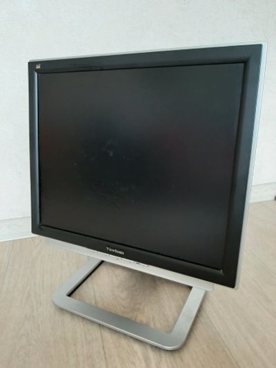 Лот: 17557398. Фото: 1. Монитор ViewSonic 18 дюймов. ЖК-мониторы