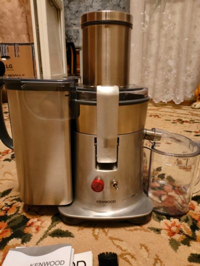 Лот: 19468582. Фото: 1. Соковыжималка Kenwood JE880. Кухонная