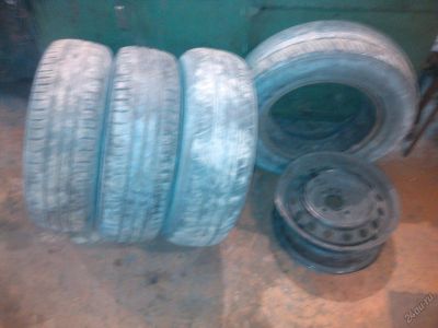 Лот: 6089233. Фото: 1. продам колеса 185/70 r14 два continental... Шины на дисках