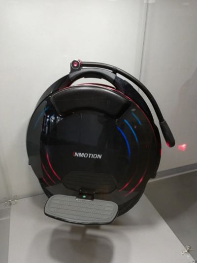 Лот: 14169875. Фото: 1. Моноколесо inmotion v10f 2019года. Электросамокаты, гироскутеры, сигвеи