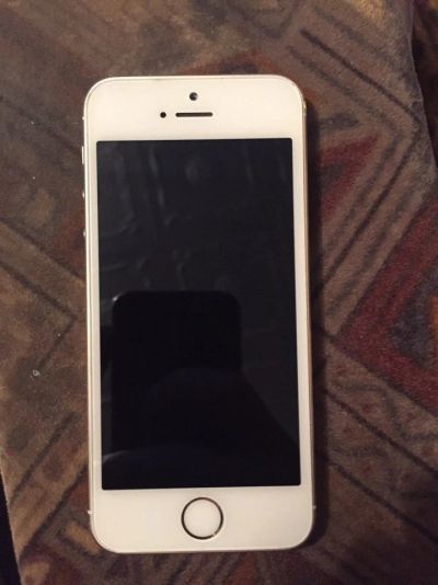 Лот: 7863473. Фото: 1. Продам Apple Iphone 5s gold. Смартфоны