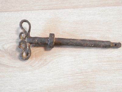 Лот: 12051053. Фото: 1. Старинный кованный ключ с вензелями... Предметы интерьера и быта