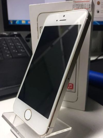 Лот: 9606900. Фото: 1. iPhone 5s. Смартфоны