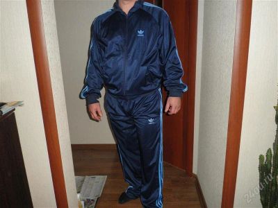 Лот: 812781. Фото: 1. костюм адидас. Другое (спортивная одежда)