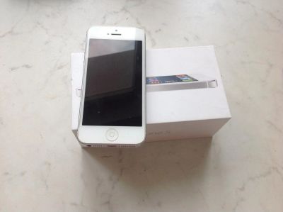 Лот: 7928717. Фото: 1. Iphone 5 16 gb. Смартфоны
