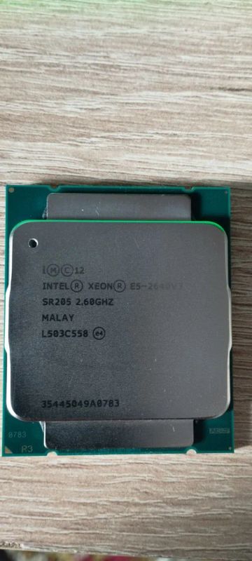 Лот: 21325805. Фото: 1. Xeon E5-2640v3. Процессоры