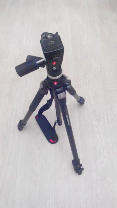 Лот: 4827728. Фото: 1. Штатив Manfrotto. Штативы, держатели