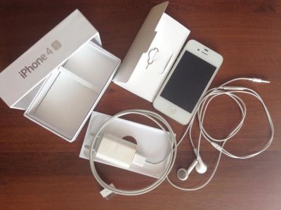 Лот: 4518966. Фото: 1. White iPhone 4s 32gb, iOS 6.1... Смартфоны