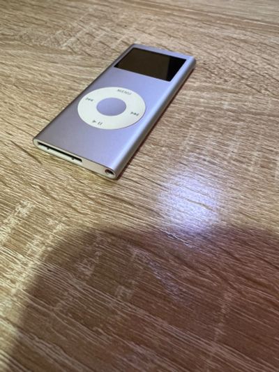 Лот: 21219264. Фото: 1. Apple IPod 4GB. Плееры
