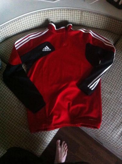 Лот: 6662543. Фото: 1. Продам дешево Adidas удобная спорт... Другое (спортивная одежда)