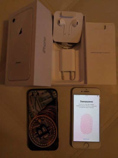 Лот: 12478669. Фото: 1. Продам IPhone 8 64gb Silver.РСТ... Смартфоны