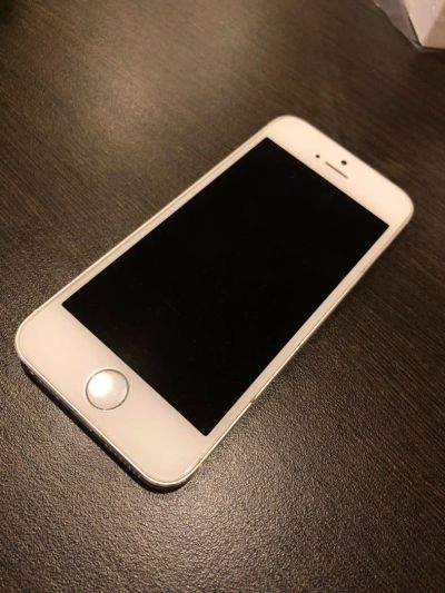 Лот: 11301394. Фото: 1. iPhone 5S 16Gb White. Смартфоны