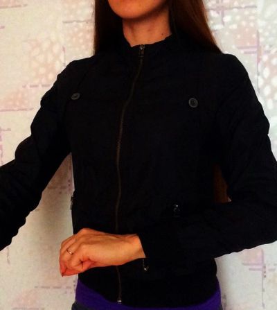 Лот: 5486715. Фото: 1. Куртка черная. Верхняя одежда