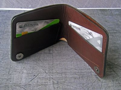 Лот: 17650919. Фото: 1. Кошелек bi-fold с магнитной застежкой. Бумажники, кошельки, портмоне