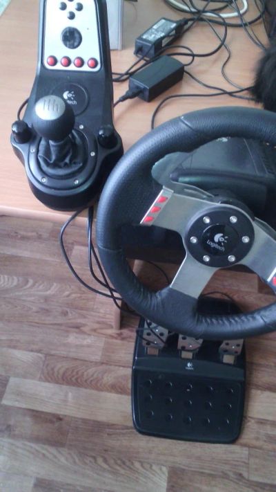Лот: 9968003. Фото: 1. Игровой руль Logitech G27. Рули, джойстики