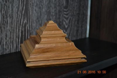Лот: 7732026. Фото: 1. Сувенир Пирамида из дуба, ручная... Фигурки, статуэтки