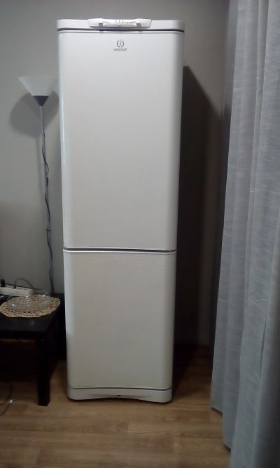 Лот: 11691461. Фото: 1. Холодильник indesit c240g. Холодильники, морозильные камеры