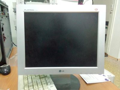 Лот: 9832337. Фото: 1. монитор жк LG 1530S. ЖК-мониторы