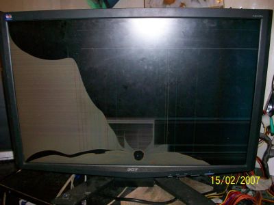 Лот: 4765043. Фото: 1. Монитор 24" Acer X243W битый экран. ЖК-мониторы