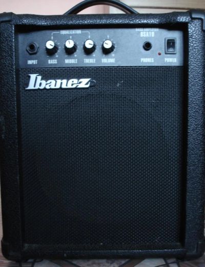 Лот: 4902771. Фото: 1. Басовый комбик Ibanez BSA10. Гитарные эффекты и комбоусилители