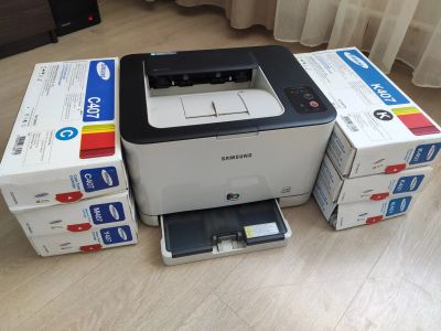Лот: 17690748. Фото: 1. Принтер Samsung CLP-320N + три... Лазерные принтеры