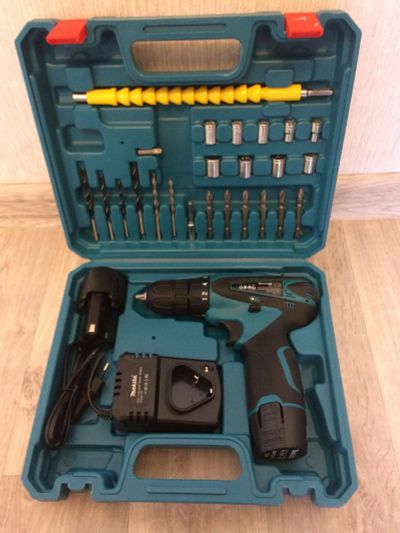 Лот: 16045743. Фото: 1. Шуруповерт Makita 12v с набором... Электроинструмент