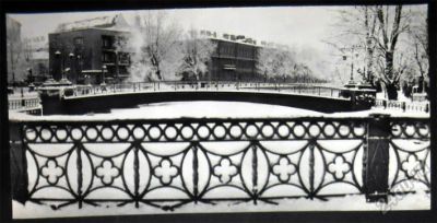 Лот: 5844507. Фото: 1. Открытка Ленинград. Перила моста... Открытки, конверты
