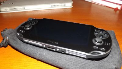 Лот: 4093649. Фото: 1. Ps Vita (Wi-Fi версия) + карта... Игровые приставки, консоли