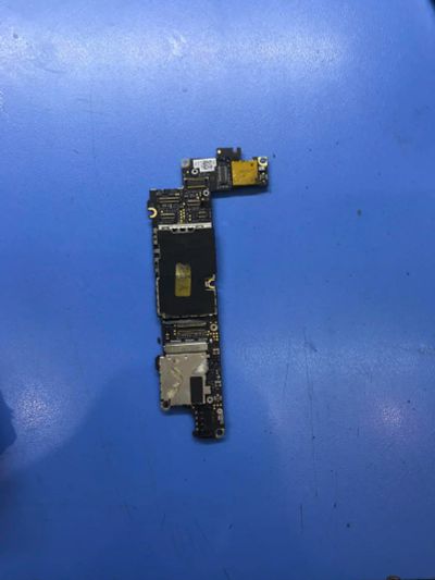 Лот: 10874203. Фото: 1. плата Iphone 4S просит присоединить... Микросхемы и платы
