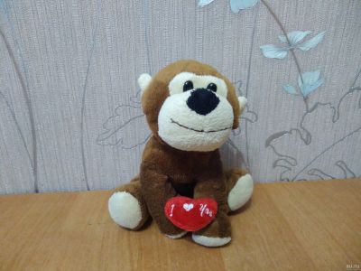Лот: 15937236. Фото: 1. Мягкая игрушка обезьянка с сердцем. Развивающие