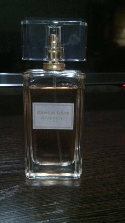 Лот: 10701673. Фото: 1. Givenchy Dahlia divin. Женская парфюмерия