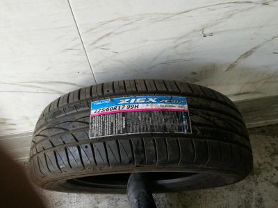 Лот: 11395032. Фото: 1. Автошина R 17 225/60 99H Falken... Шины