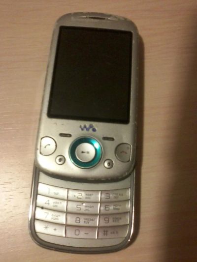 Лот: 6221328. Фото: 1. Телефон Sony Ericsson Z750i на... Кнопочные мобильные телефоны