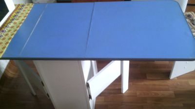 Лот: 9944211. Фото: 1. Обеденный стол б/у синий. Столы, стулья, обеденные группы